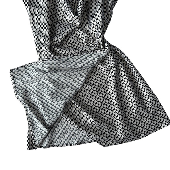 Black and White Patterned Dress - Picture 5 of 16